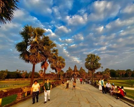 Laem Chabang Cruise Port to Angkor Wat and Flight to Ho Chi Minh Port Tour 3d2n